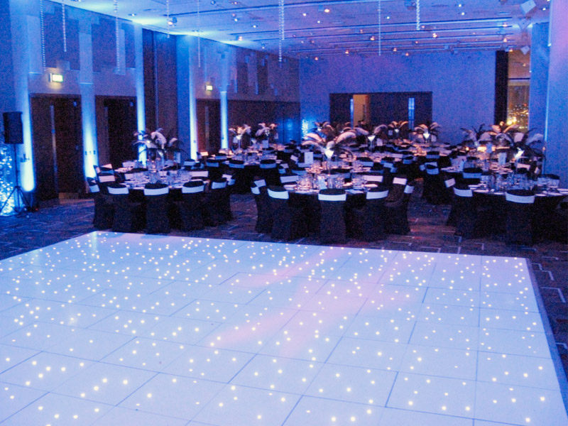 White Starlit Dance Floor – 26*22 ft